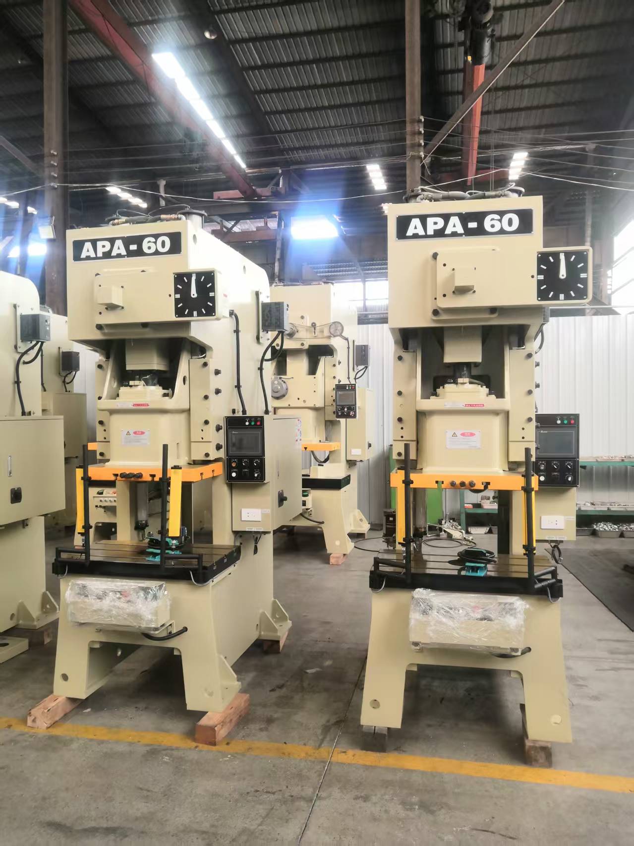 Crank Mechanical Press vs Eccentric Press: Structural Differences and Application Scenarios